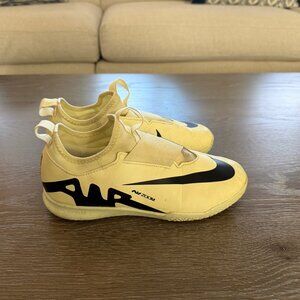 Nike Kids' Mercurial Zoom Vapor 15 Academy Indoor Soccer Shoes size 4.5Y